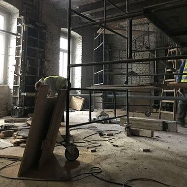 remont biura projektowego koziarski zdjęcie z rusztowaniami