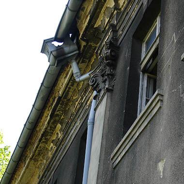 pałac myśliwski tychy zabytkowe elementy zdobiące elewację